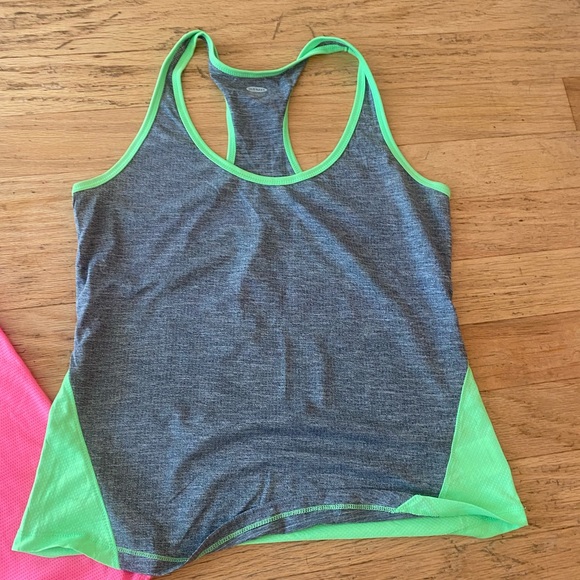 Two work out tops -size M - Picture 3 of 4